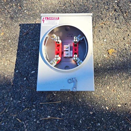 Milbank Series U-125 125 Amp 4-Jaw Meter Socket, Type 3R Enclosure, 600V